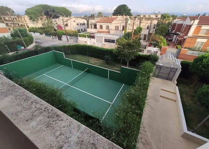 A Cozy With Pool - Cambrils